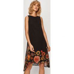 Desigual - Sukienka. Czarne sukienki damskie Desigual, na co dzień, s, z aplikacjami, z poliesteru, casualowe, z okrągłym kołnierzem, bez rękawów, mini, rozkloszowane. Za 419,90 zł.