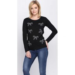Czarna Bluzka Run Away. Czarne bluzki longsleeves Born2be, m, z aplikacjami, z okrągłym kołnierzem. Za 34,99 zł.