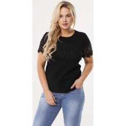Czarna Bluzka Atypical. Czarne bluzki damskie Born2be, na imprezę, xl, bez wzorów, z dzianiny, z okrągłym kołnierzem, z krótkim rękawem. Za 49,99 zł.