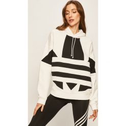 Adidas Originals - Bluza. Białe bluzy damskie adidas Originals, z aplikacjami, z bawełny, bez rękawów, z kapturem. W wyprzedaży za 229,90 zł.