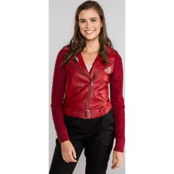 Desigual Lucy Kurtka Czerwony. Czerwone kurtki damskie Desigual, na wiosnę, bez wzorów, z bawełny. Za 791,95 zł.