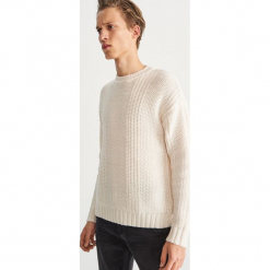 Sweter z okrągłym dekoltem - Kremowy. Białe swetry klasyczne męskie marki Reserved, l, z okrągłym kołnierzem. Za 159,99 zł.