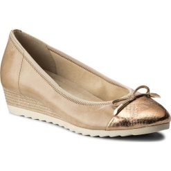 Półbuty CAPRICE - 9-22316-20 Beige Multi 403. Brązowe półbuty damskie Caprice, z aplikacjami, z materiału. W wyprzedaży za 189,00 zł.