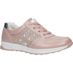 Różowe buty sportowe z ozdobnym suwakiem i perełkami casu p-237. Różowe buty dziewczęce sportowe Casu, bez wzorów, bez zapięcia. Za 99,99 zł.