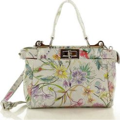 Nietuzinkowa dwustronna listonoszka włoska - Crazy Bag kwiaty fiore. Białe kopertówki damskie marki MAZZINI, w paski, eleganckie. Za 199,00 zł.