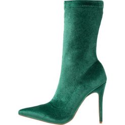 Public Desire DIRECT Kozaki na obcasie deep green. Zielone bez kategorii marki Public Desire, z materiału, na obcasie. Za 209,00 zł.