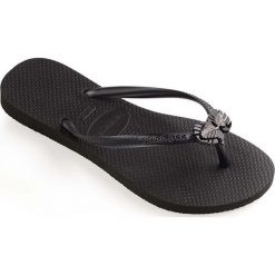 Havaianas - Japonki. Czarne klapki damskie Havaianas, bez wzorów, z materiału, bez obcasa, na obcasie. W wyprzedaży za 69,90 zł.