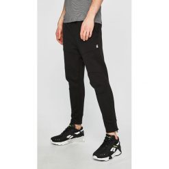 G-Star Raw - Spodnie. Czarne spodnie męskie G-Star RAW, na co dzień, s, bez wzorów, z elastanu, retro. W wyprzedaży za 449,90 zł.