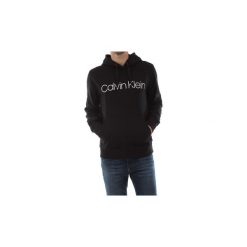Bluzy Calvin Klein Jeans K10K103664 LOGO HDD. Czarne bluzy męskie Calvin Klein Jeans, xxl, bez wzorów, z jeansu, bez kołnierzyka, bez rękawów, bez kaptura. Za 325,17 zł.