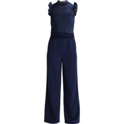 Kombinezony damskie: Chi Chi London LISSIE Kombinezon navy