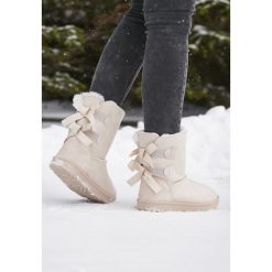 Beżowe Śniegowce Dry Ice. Brązowe śniegowce damskie Born2be, bez zapięcia. Za 39,99 zł.