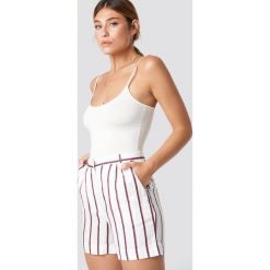 MANGO Szorty Braid - White. Białe szorty damskie marki Mango, bez wzorów, z podwyższonym stanem. W wyprzedaży za 73,17 zł.