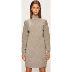 Pinko - Sukienka. Szare sukienki damskie Pinko, na co dzień, s, bez wzorów, z wełny, casualowe, z golfem, z długim rękawem, długie, mini, proste. W wyprzedaży za 999,90 zł.