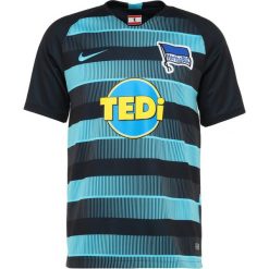 Nike Performance HERTHA BSC AWAY Artykuły klubowe dark obsidian/chlorine blue/chlorine blue. Niebieskie koszulki męskie Nike Performance, s, bez wzorów, z poliesteru, sportowe, bez kołnierzyka, bez rękawów. Za 349,00 zł.