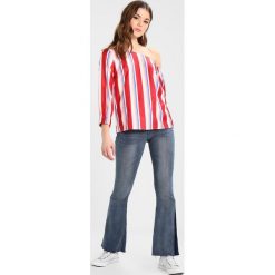 Fashion Union ADRIANA Bluzka red. Czerwone bez kategorii marki Fashion Union, z poliesteru. Za 129,00 zł.