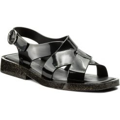 Sandały MELISSA - Melrose Ad 32238 Black/Glitter Gold 90660. Czarne klapki damskie Melissa, bez wzorów, z tworzywa sztucznego, bez obcasa, na obcasie. W wyprzedaży za 199,00 zł.
