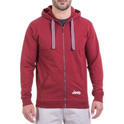 Bluza w kolorze czerwonym. Czerwone bluzy męskie Jeep, s, z nadrukiem, z kapturem, bez rękawów, bez kaptura. W wyprzedaży za 124,95 zł.