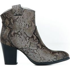 Wężowe kowbojki na obcasie - skóra naturalna - model 471 - kolor wąż. Botki damskie Zapato, ze skóry, bez obcasa, na obcasie, bez zapięcia. W wyprzedaży za 299,25 zł.