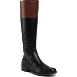 Oficerki CAPRICE - 9-25525-23 Black/Cognac 035. Czarne kozaki damskie Caprice, ze skóry, przed kolano, na wysokim obcasie, na obcasie, bez zapięcia. W wyprzedaży za 439,00 zł.