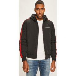 Calvin Klein Jeans - Kurtka. Czarne płaszcze męskie Calvin Klein Jeans, s, bez wzorów, z poliesteru, krótkie, z kapturem. Za 799,90 zł.