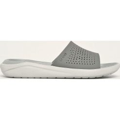 Crocs - Klapki. Różowe klapki damskie Crocs, bez wzorów, z materiału, bez obcasa, na obcasie. W wyprzedaży za 159,90 zł.