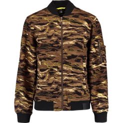 Puma CAMO Kurtka Bomber black. Zielone marynarki męskie Puma, m, bez wzorów, z bawełny. W wyprzedaży za 379,60 zł.