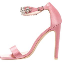 Sandały damskie: Chi Chi London ALICE Sandały na obcasie pink