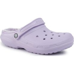Klapki CROCS - Classic Lined Clog 203591 Lavender/Lavender. Fioletowe klapki damskie Crocs, bez wzorów, z tworzywa sztucznego, bez obcasa. Za 199,00 zł.