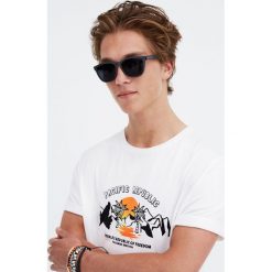 Koszulka sunset Pacific Republic. Białe koszulki męskie Pull&Bear, m, bez wzorów, bez kołnierzyka, z krótkim rękawem, krótkie. Za 49,90 zł.