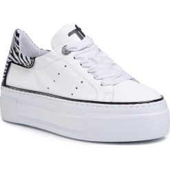 Sneakersy TOGOSHI - TG-13-04-000222 146. Białe półbuty damskie Togoshi, na co dzień, bez wzorów, ze skóry, bez obcasa, na koturnie, bez zapięcia. Za 479,00 zł.