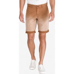 Franklin & Marshall Szorty Brązowy. Pomarańczowe spodenki i szorty męskie Franklin Marshall, bez wzorów, z elastanu. Za 421,95 zł.