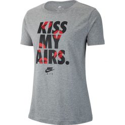 Koszulka Nike NSW Tee Kiss Airs Crew (AJ1319-063). Szare bluzki damskie Nike, na co dzień, z bawełny. Za 50,99 zł.