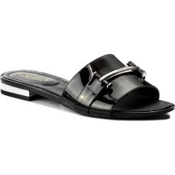 Klapki LAUREN RALPH LAUREN - Davan 802689046001 Black. Czarne klapki damskie marki Lauren Ralph Lauren, bez wzorów, ze skóry ekologicznej, bez obcasa, na obcasie. W wyprzedaży za 279,00 zł.