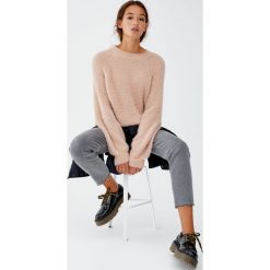 Kolorowy sweter z dzianiny z długim włosem. Szare swetry klasyczne damskie Pull&Bear, z dzianiny. Za 89,90 zł.