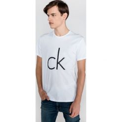 Calvin Klein Koszulka Biały. Białe podkoszulki męskie Calvin Klein, xl, z nadrukiem, z elastanu, z krótkim rękawem. Za 171,95 zł.