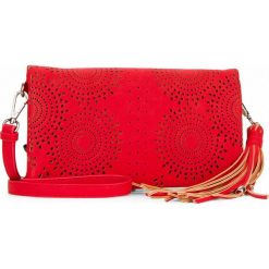 Tamaris torebka damska crossbody 30412 czerwona. Czerwone torebki klasyczne damskie Tamaris, bez wzorów, eleganckie, bez dodatków. W wyprzedaży za 179,00 zł.
