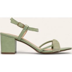 Answear - Sandały Ideal Shoes. Zielone sandały damskie ANSWEAR, bez wzorów, z gumy, bez obcasa, na obcasie, na klamry. W wyprzedaży za 69,90 zł.