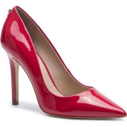 Szpilki GUESS - Blix14 FL7X14 PAT08 RED. Czerwone półbuty damskie Guess, z aplikacjami, ze skóry ekologicznej, eleganckie, bez obcasa, na obcasie, bez zapięcia. Za 629,00 zł.