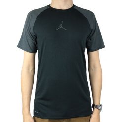 Jordan Air 23 Alpha Tee AO8861-010. Czarne t-shirty męskie Jordan, m, bez wzorów, z bawełny, bez kołnierzyka. W wyprzedaży za 119,99 zł.