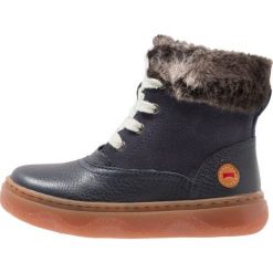 Camper KIDDO Botki sznurowane dark blue. Niebieskie buty zimowe damskie Camper, z materiału, na sznurówki. W wyprzedaży za 237,30 zł.