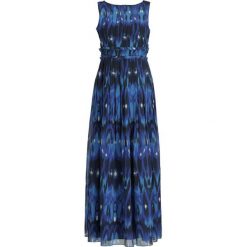 Sukienka letnia iBlues Gorizia 72211692. Niebieskie sukienki damskie iBlues, na lato, bez wzorów, z poliesteru, bez kołnierzyka, bez rękawów. W wyprzedaży za 599,00 zł.