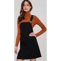 Czarna Sukienka Robyn. Czarne sukienki damskie Renee, s, bez wzorów, bez kołnierzyka, bez rękawów, mini. Za 109,99 zł.