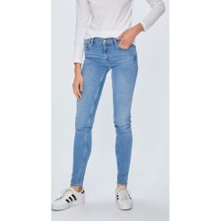 Levi's - Jeansy 710. Brązowe rurki damskie marki Levi's®, z obniżonym stanem. Za 399,90 zł.