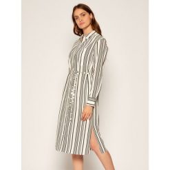 Sukienka koszulowa Marc O'Polo 006 0915 21315. Białe sukienki damskie Marc O'Polo, na co dzień, bez wzorów, polo, bez rękawów, proste. Za 729,00 zł.