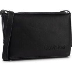 Torebka CALVIN KLEIN - Attached Ew Xbody K60K605652 BDS. Czarne listonoszki damskie Calvin Klein, z aplikacjami, ze skóry ekologicznej, na ramię, zdobione, bez dodatków. Za 359,00 zł.