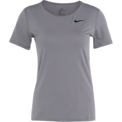 Nike Performance ALL OVER Tshirt basic gunsmoke/black. Szare topy sportowe damskie marki Eterna Comfort Fit, m, w kratkę, z klasycznym kołnierzykiem. Za 129,00 zł.