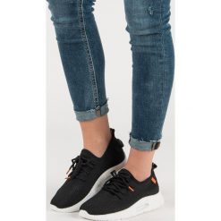 PRZEWIEWNE OBUWIE SPORTOWE. Różowe buty sportowe damskie Merg, bez wzorów, sportowe. Za 66,00 zł.
