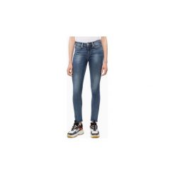 Jeansy skinny Calvin Klein Jeans J20J208285 011 MID RISE. Niebieskie jeansy damskie Calvin Klein Jeans, bez wzorów, z jeansu. Za 329,68 zł.