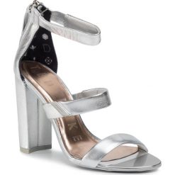 Sandały TED BAKER - Alinrm 241716 Silver. Szare klapki damskie z aplikacjami, ze skóry. Za 669,00 zł.