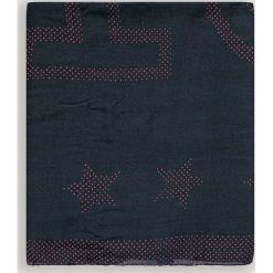 Tommy Hilfiger - Szal. Niebieskie szaliki damskie TOMMY HILFIGER, bez wzorów, z bawełny. Za 279,90 zł.